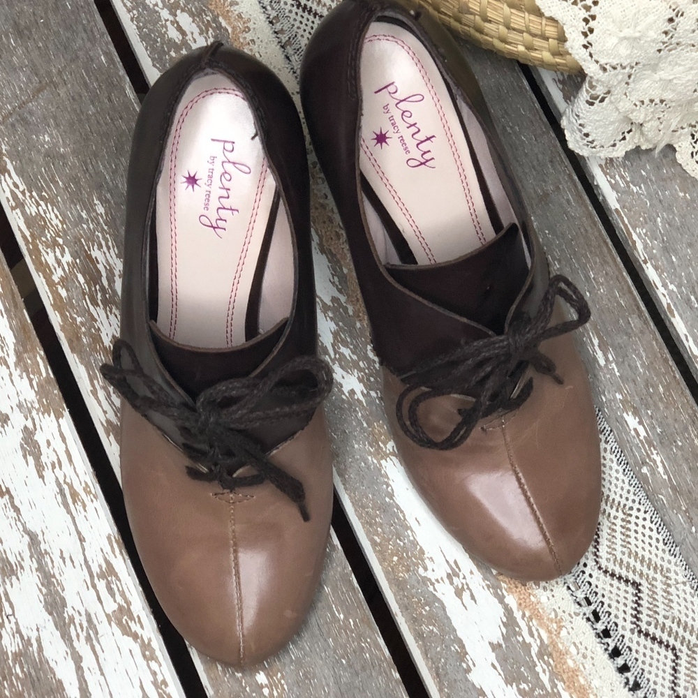 Plenty by Tracy Reece Two Tone Oxford Heels 36